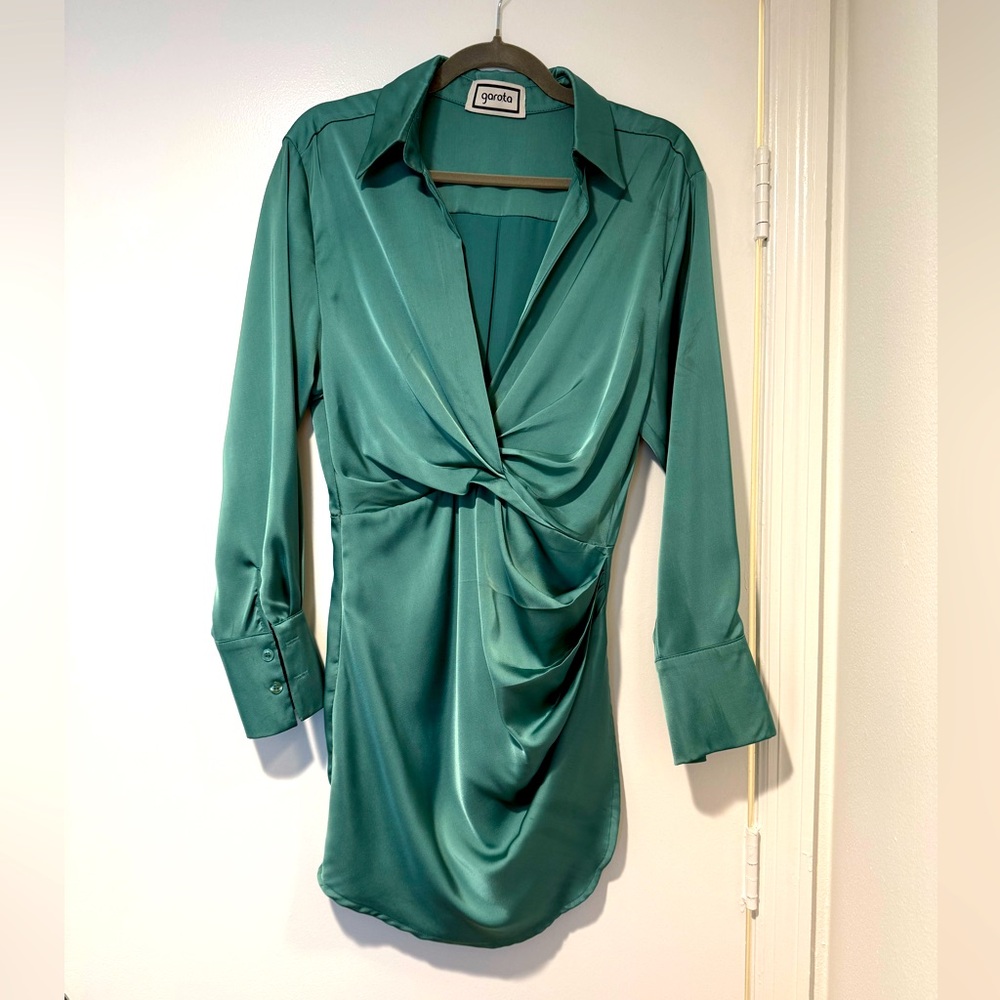 Green Mini Dress - Ruched in the middle makes waist to look smaller. Polyester.